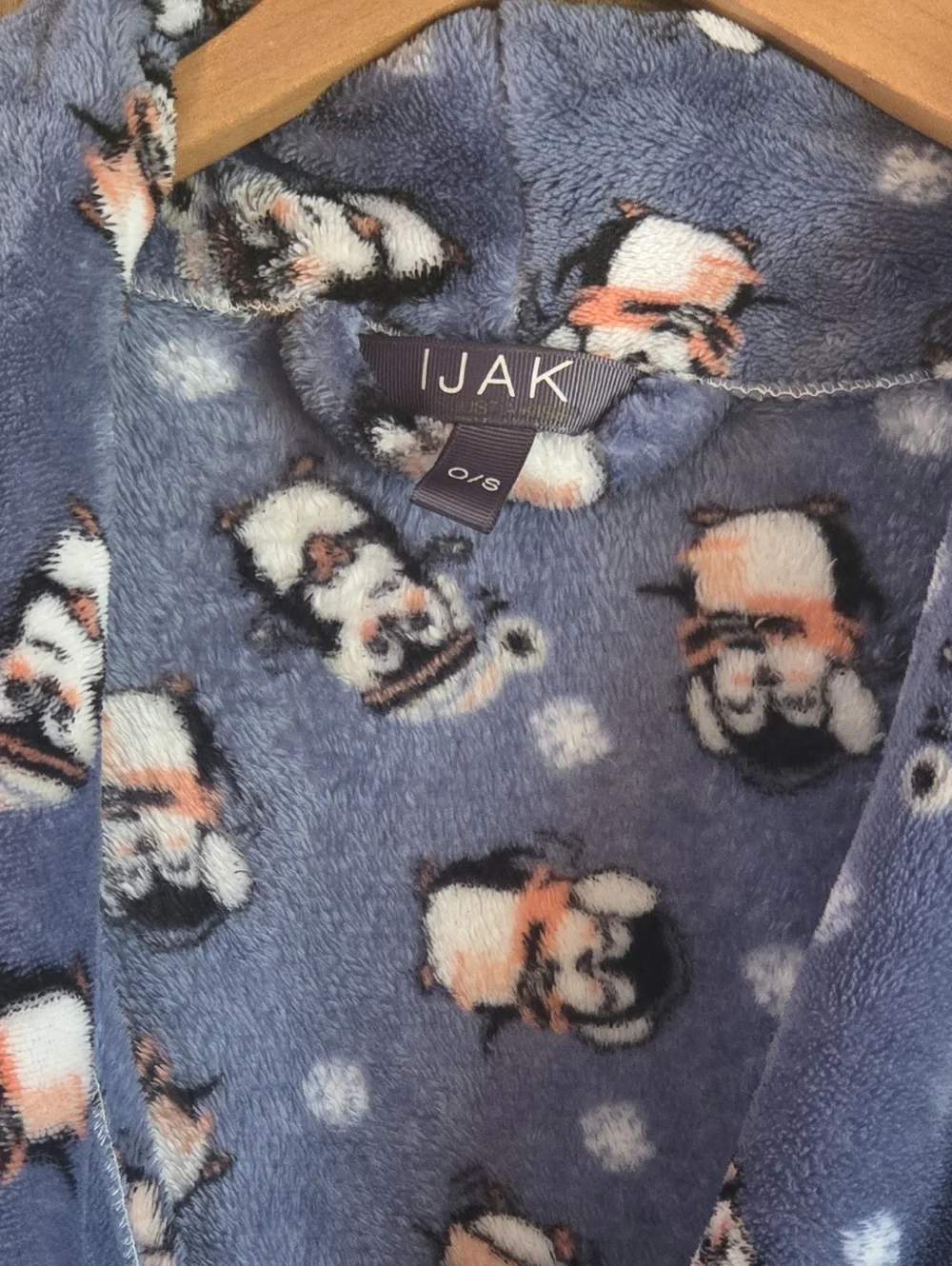IJAK Penguin Plush Robe - Picture 4 of 5